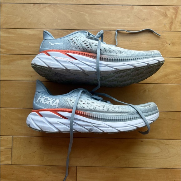 Clifton 8 - Size 9 WIDE | Like New - Picture 6 of 7